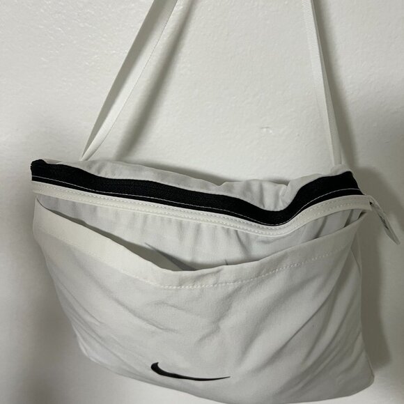 NIKE WOMENS FLEX JACKET HD WOVEN PACKABLE - WHITE/BLACK - Large - Picture 7 of 8